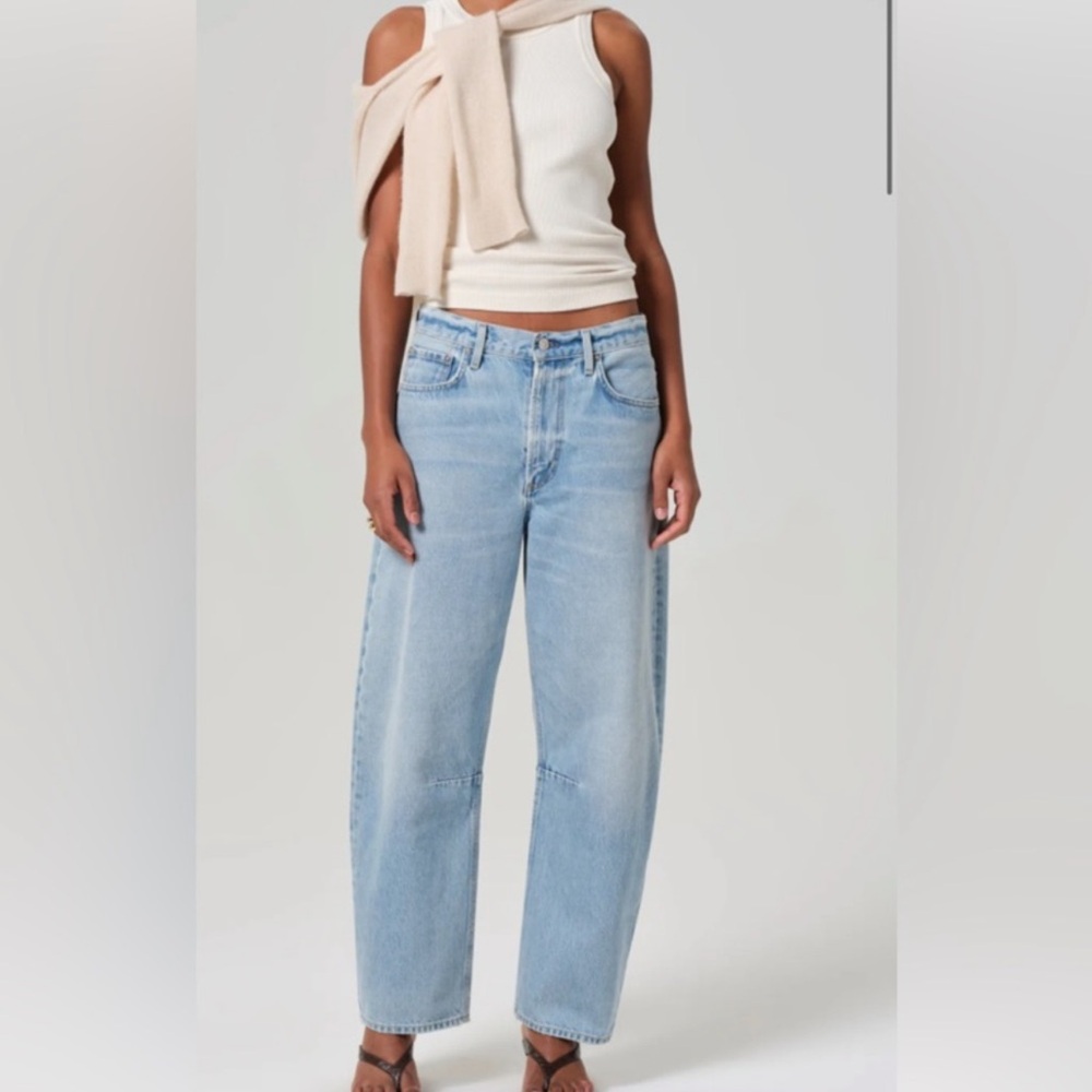 Light Wash High-Rise Straight Jeans - Women
